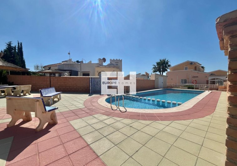 Segunda mano - villa - Orihuela Costa - Los Almendros-la Florida