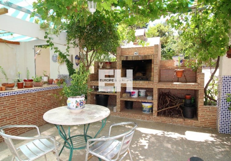 Resale - villa - Torrevieja - Los Balcones 