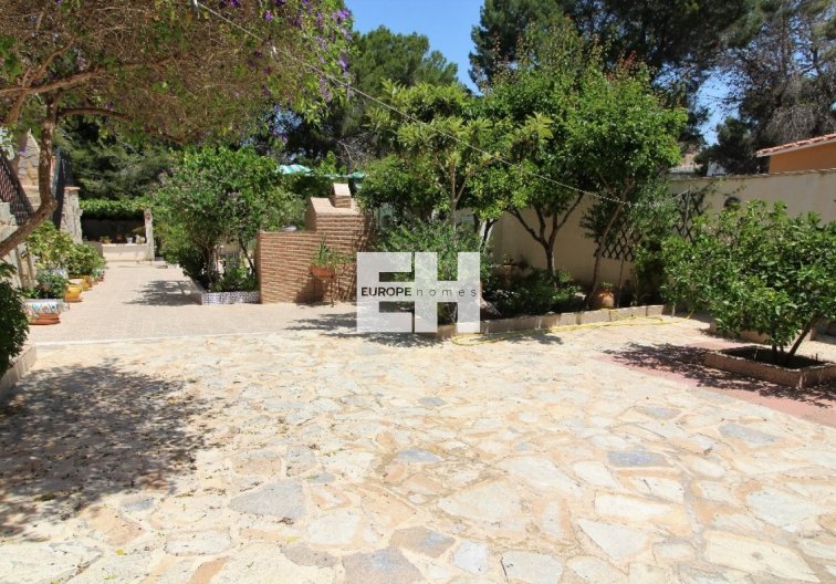 Resale - villa - Torrevieja - Los Balcones 