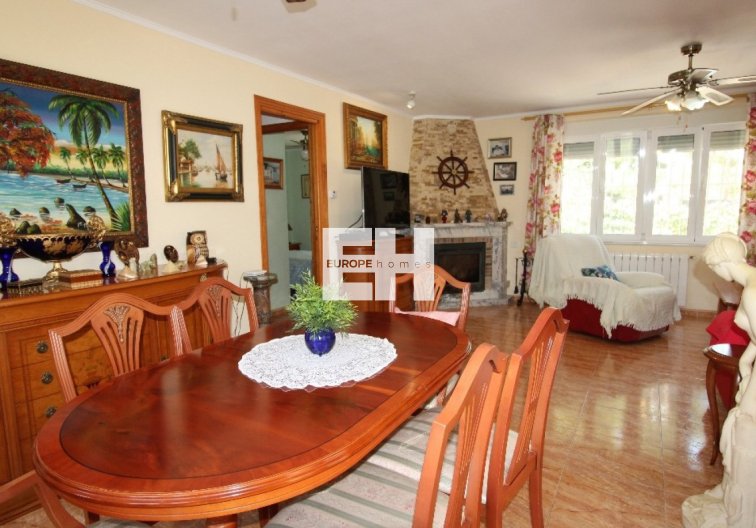Resale - villa - Torrevieja - Los Balcones 