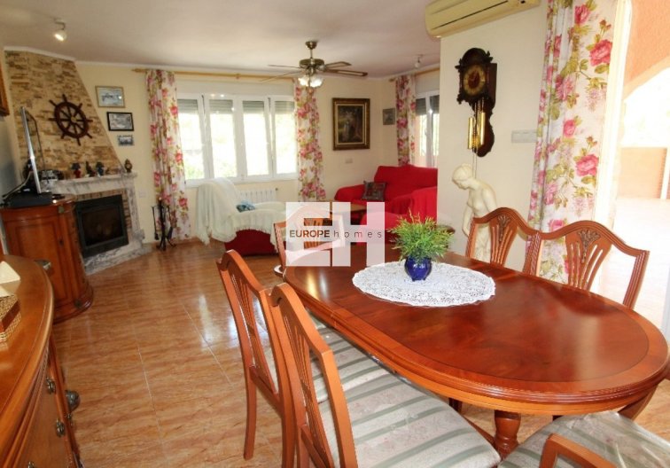 Resale - villa - Torrevieja - Los Balcones 