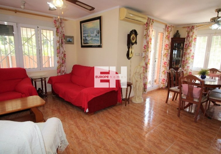 Resale - villa - Torrevieja - Los Balcones 