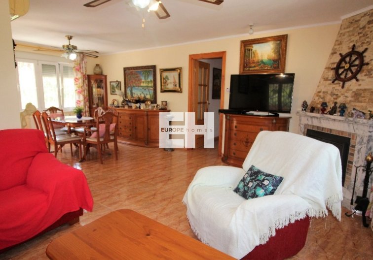 Resale - villa - Torrevieja - Los Balcones 