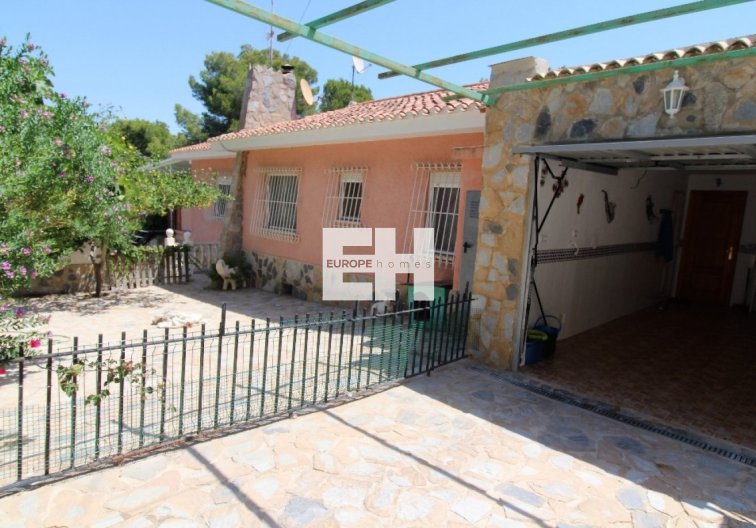 Resale - villa - Torrevieja - Los Balcones 