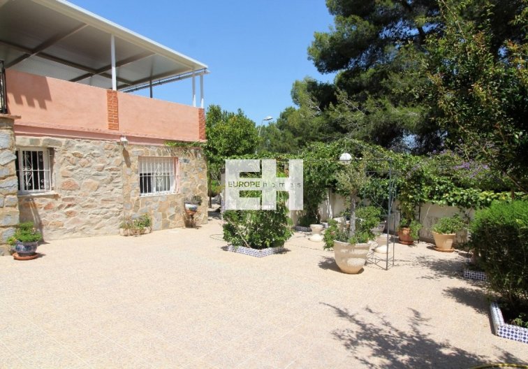 Resale - villa - Torrevieja - Los Balcones 