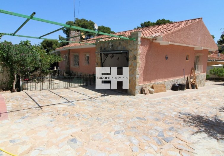 Resale - villa - Torrevieja - Los Balcones 