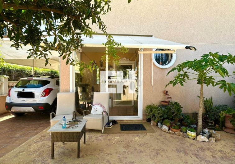 Resale - villa - Orihuela Costa - La Regia