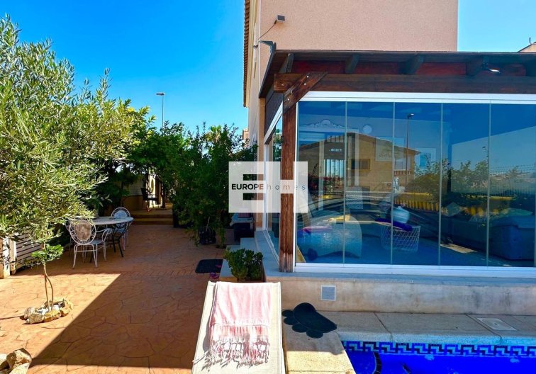 Resale - villa - Orihuela Costa - La Regia