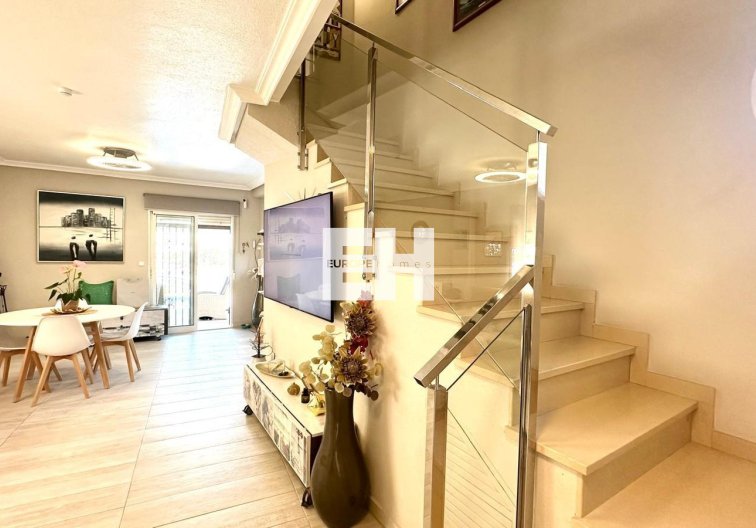 Resale - villa - Orihuela Costa - La Regia