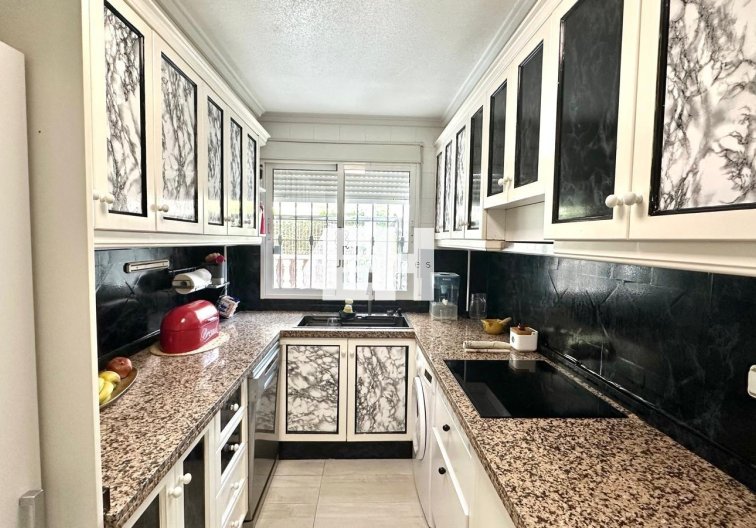 Resale - villa - Orihuela Costa - La Regia