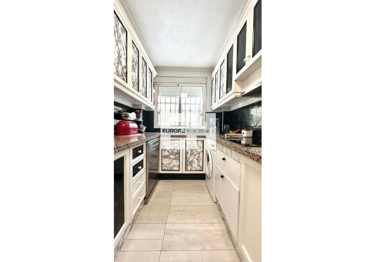 Resale - villa - Orihuela Costa - La Regia