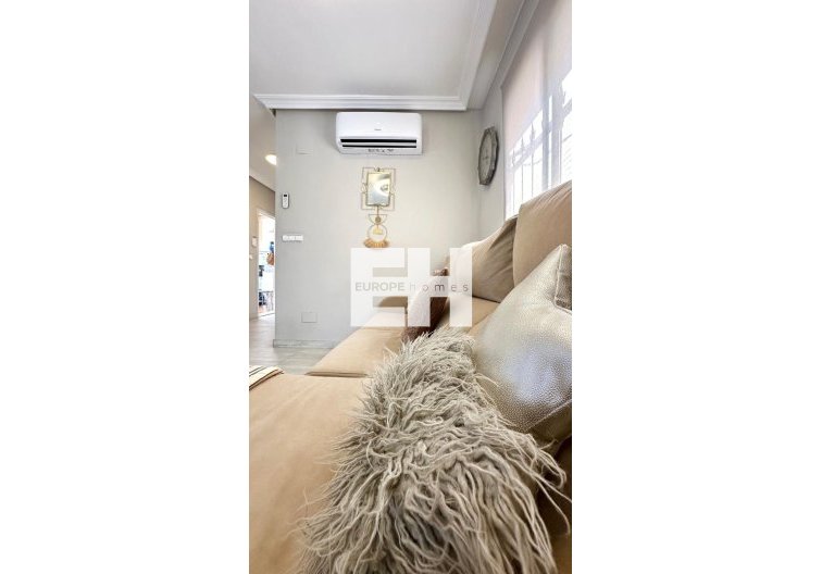 Resale - villa - Orihuela Costa - La Regia