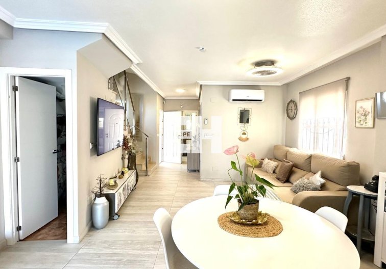 Resale - villa - Orihuela Costa - La Regia
