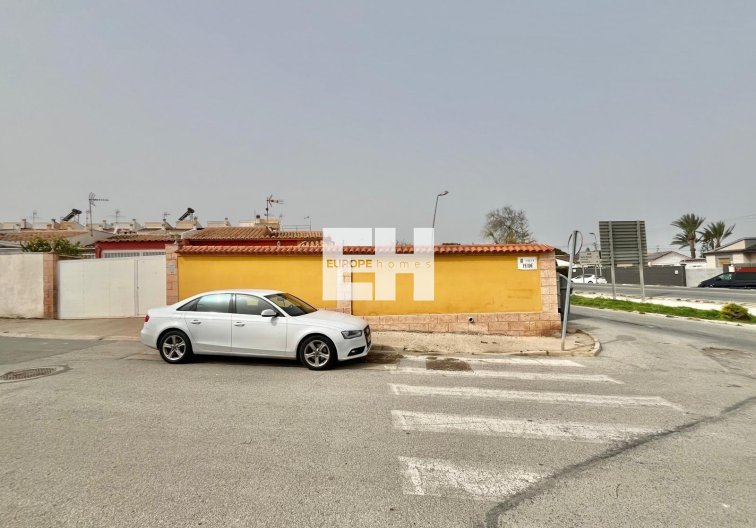Resale - villa - Torrevieja - Los Balcones - Los Altos Del Edén