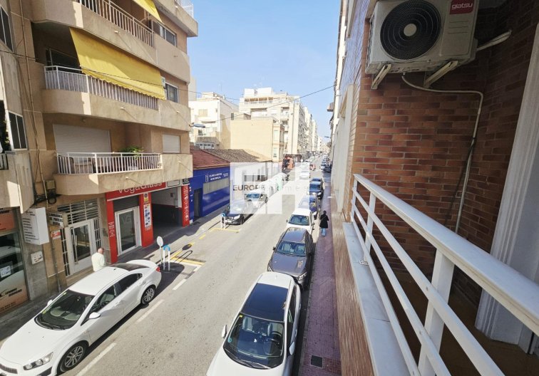 Segunda mano - Apartamento  - Torrevieja - Estacion De Autobuses