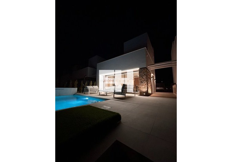 Segunda mano - villa - Santa Rosalia Resort - Inland