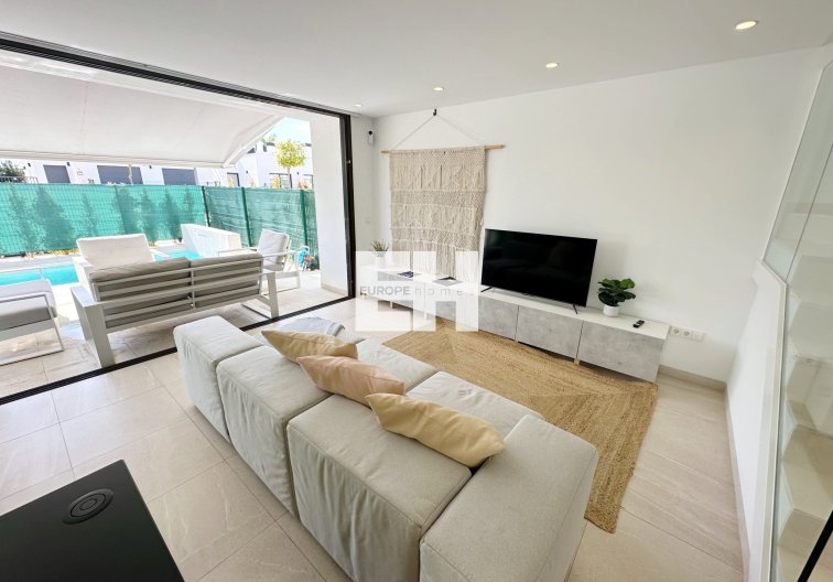 Segunda mano - villa - Santa Rosalia Resort - Inland