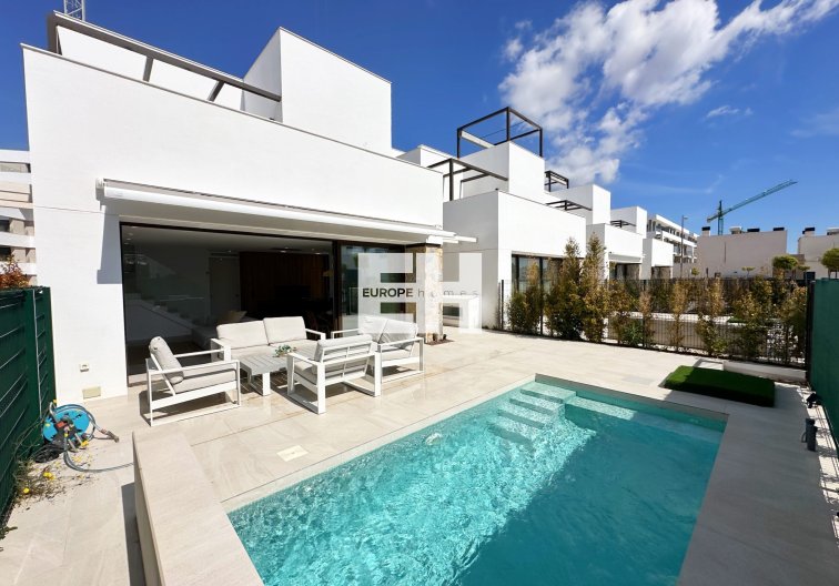 Segunda mano - villa - Santa Rosalia Resort - Inland
