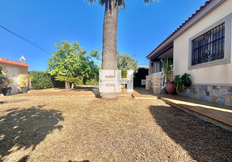 Resale - villa - Torrevieja - Los Balcones - Los Altos Del Edén