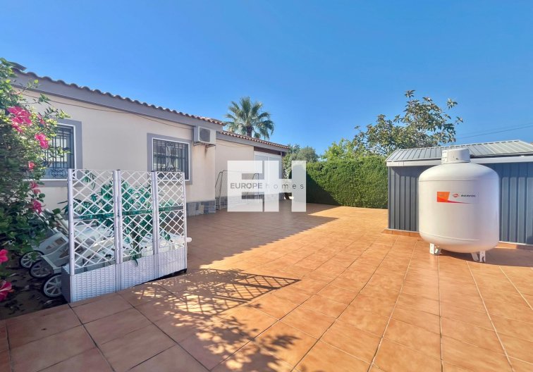 Resale - villa - Torrevieja - Los Balcones - Los Altos Del Edén