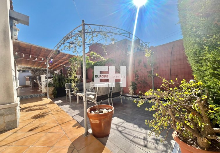 Resale - villa - Torrevieja - Los Balcones - Los Altos Del Edén
