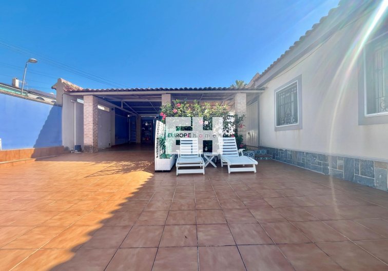 Resale - villa - Torrevieja - Los Balcones - Los Altos Del Edén