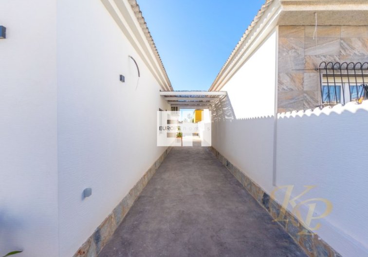 Herverkoop - villa - Torrevieja - Costa Blanca