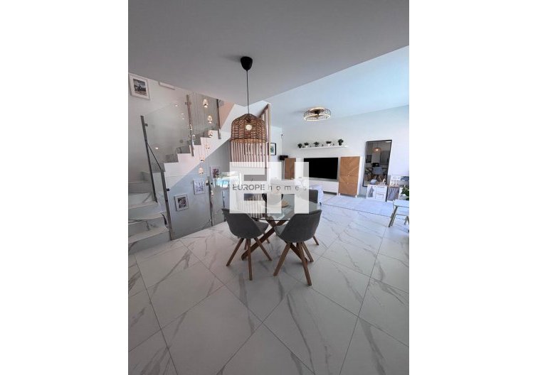 Resale - villa - Villamartin - Costa Blanca