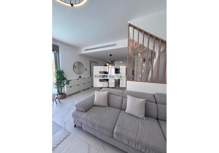 Resale - villa - Villamartin - Costa Blanca