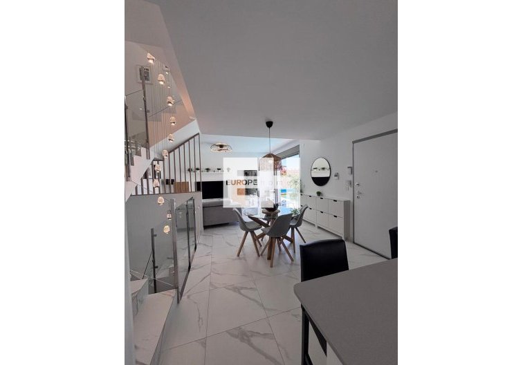 Resale - villa - Villamartin - Costa Blanca