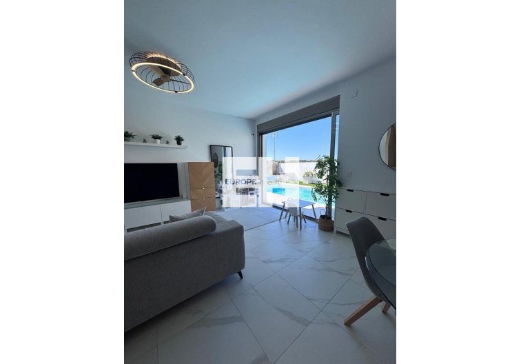 Resale - villa - Villamartin - Costa Blanca