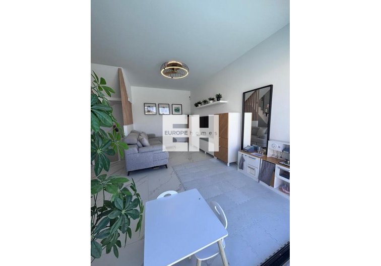 Resale - villa - Villamartin - Costa Blanca
