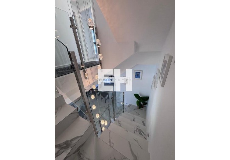 Resale - villa - Villamartin - Costa Blanca