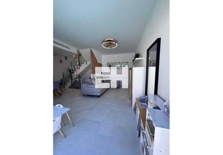 Resale - villa - Villamartin - Costa Blanca
