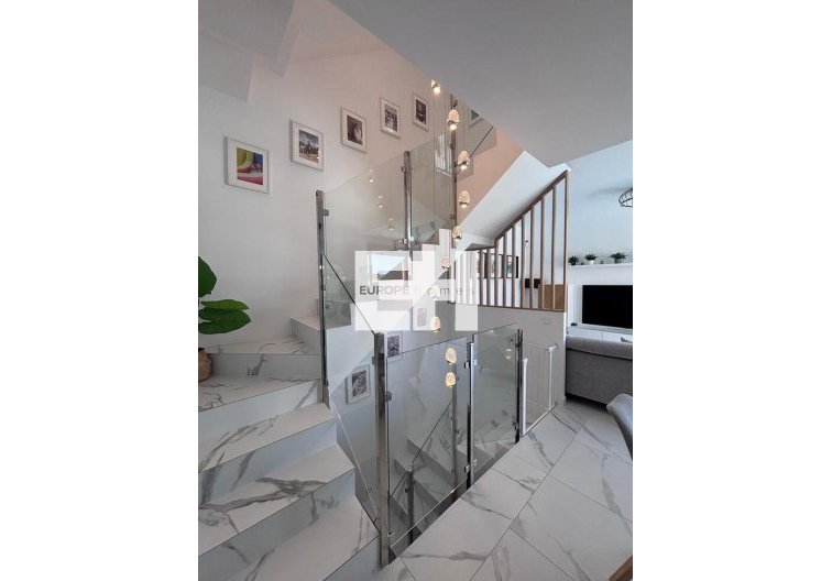 Resale - villa - Villamartin - Costa Blanca