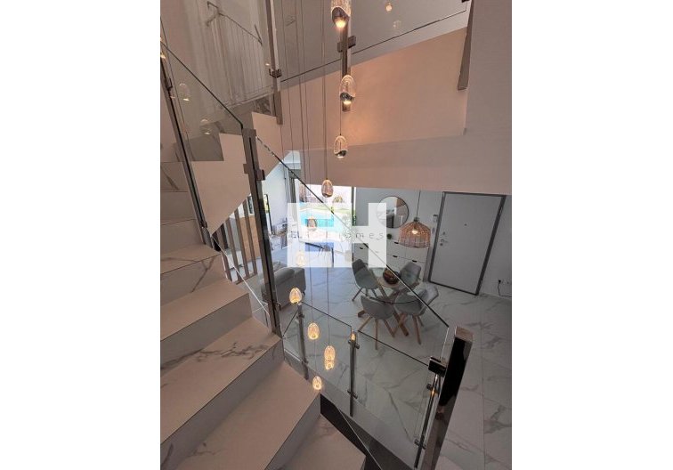 Resale - villa - Villamartin - Costa Blanca