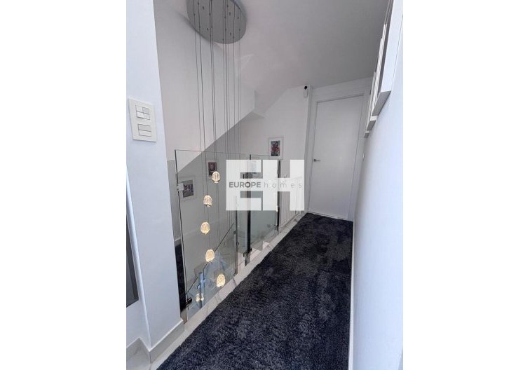 Resale - villa - Villamartin - Costa Blanca