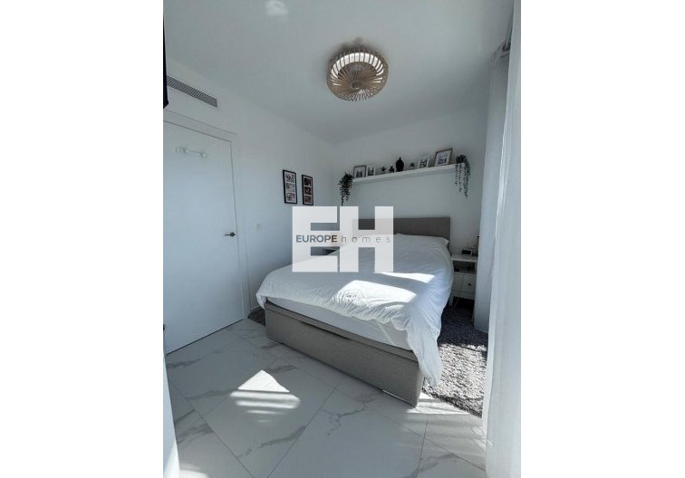 Resale - villa - Villamartin - Costa Blanca