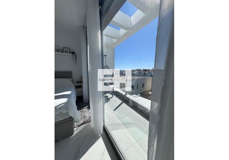 Resale - villa - Villamartin - Costa Blanca