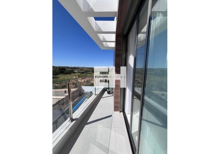 Resale - villa - Villamartin - Costa Blanca