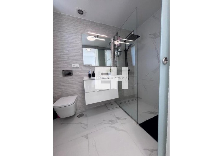 Resale - villa - Villamartin - Costa Blanca