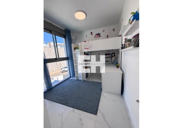 Resale - villa - Villamartin - Costa Blanca
