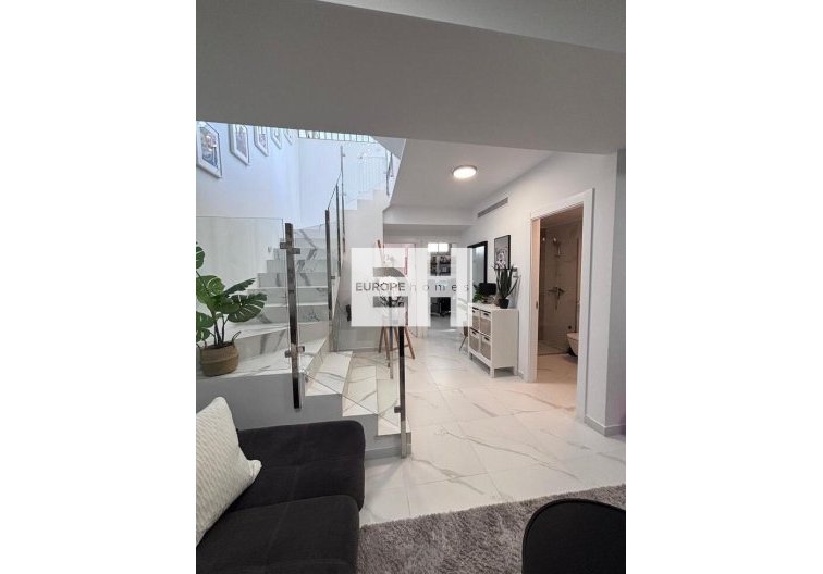 Resale - villa - Villamartin - Costa Blanca