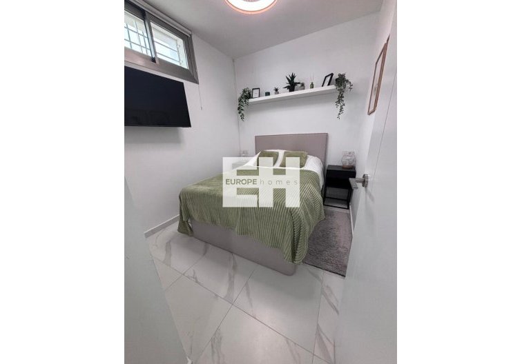 Resale - villa - Villamartin - Costa Blanca