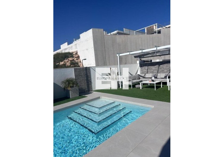 Resale - villa - Villamartin - Costa Blanca