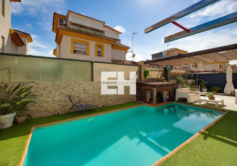 Resale - villa - Los Montesinos - La Herrada