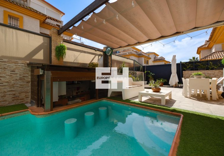 Resale - villa - Los Montesinos - La Herrada