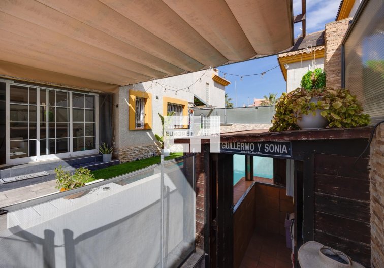 Resale - villa - Los Montesinos - La Herrada