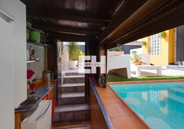 Resale - villa - Los Montesinos - La Herrada