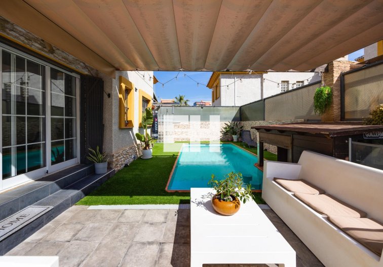 Resale - villa - Los Montesinos - La Herrada